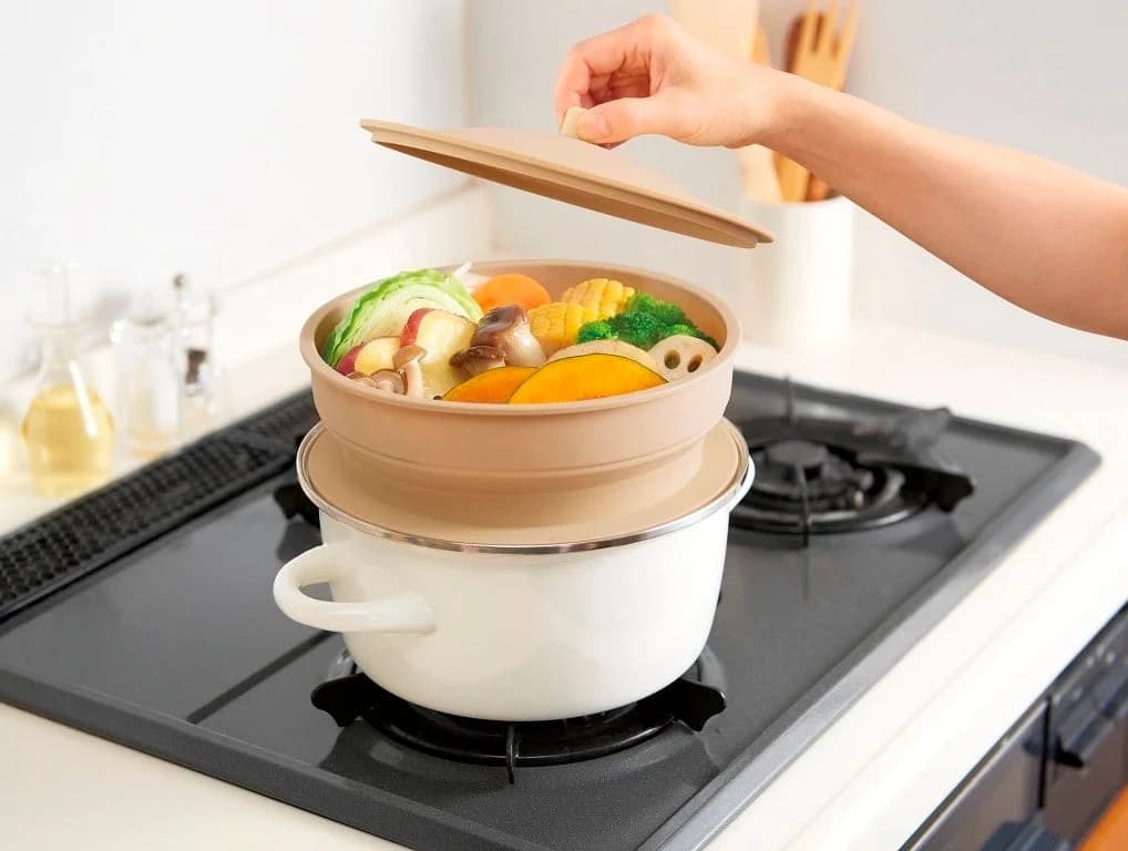 薄くたためる「折りたたみシリコンスチーマー」新登場!手軽においしい蒸し料理を。