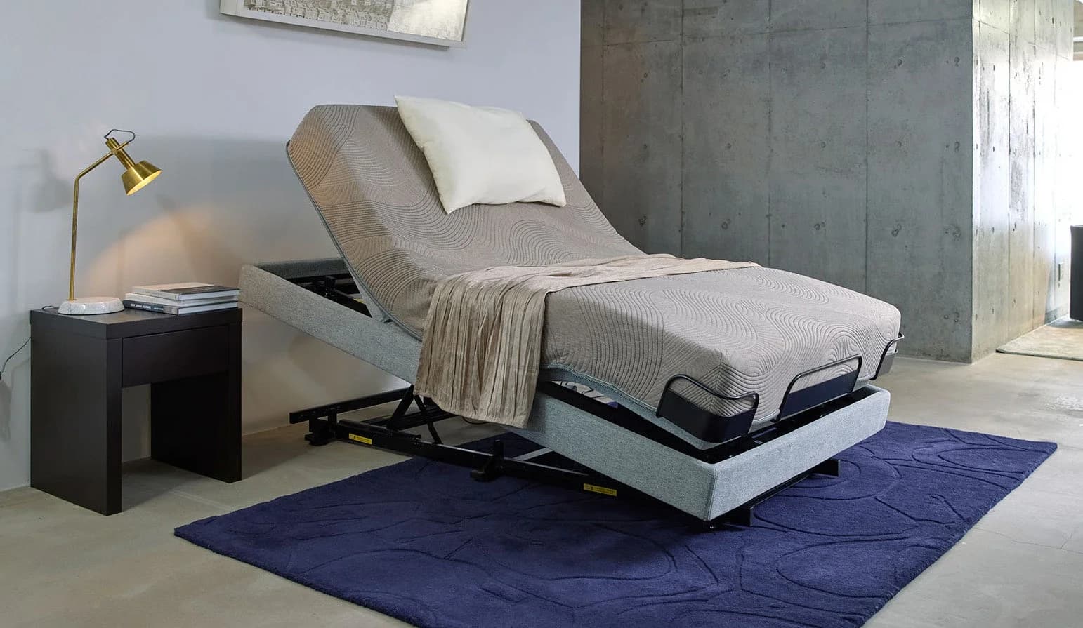シモンズ、慶応大学との共同研究で発見!「ベッドの角度」が睡眠を変える次世代電動ベッド