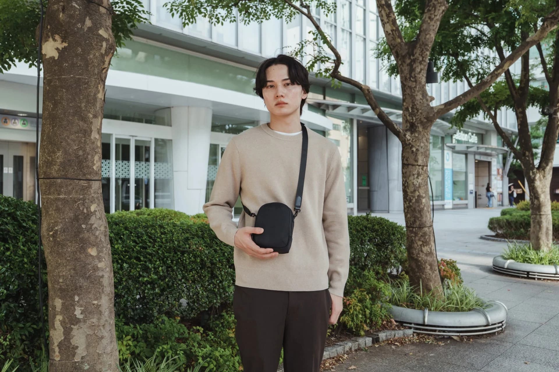 わずか290g!Ergofiniteから超軽量スマホポーチ「THE TOKYO TECHPACK PHONESLING」が登場